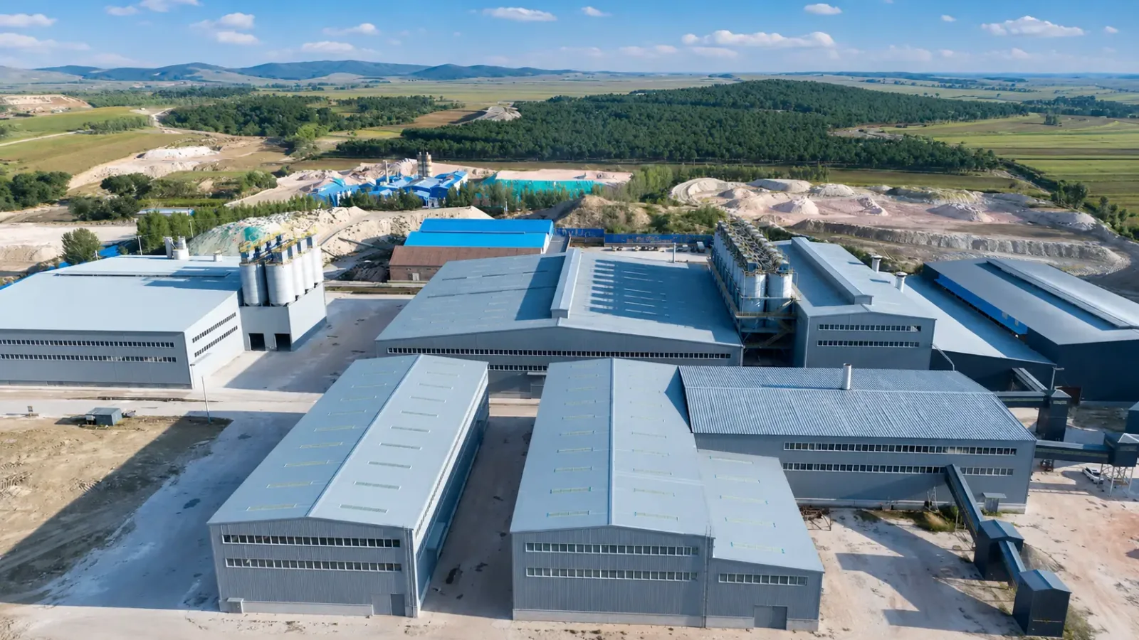 Mineral processing facility near bentonite resources